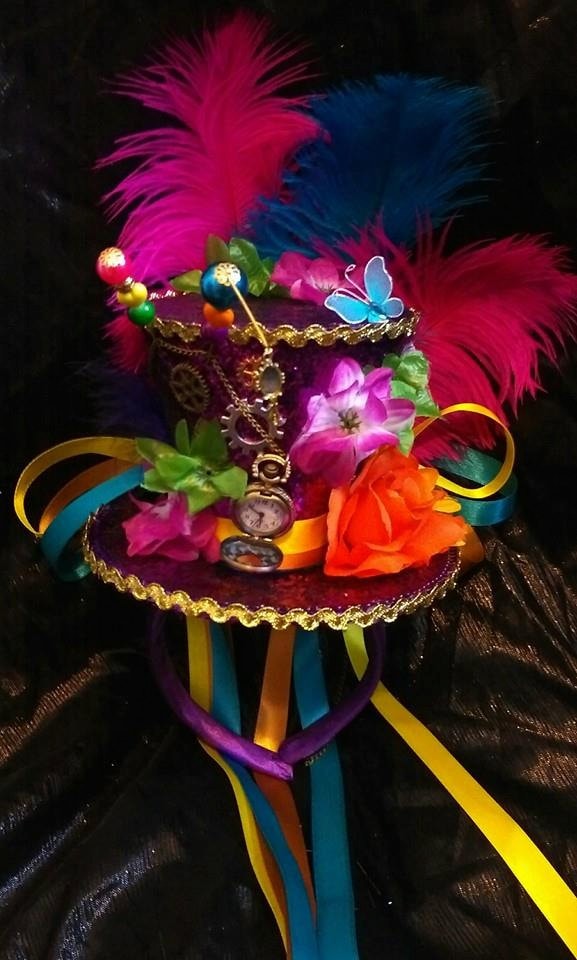 Alice Hinter Den Spiegeln Inspiriert Mini Zylinder Im Wunderland Mad Hatter Teeparty Echte Taschenuhr Zeituhren Hochzeit Ascot von Mad4Hats