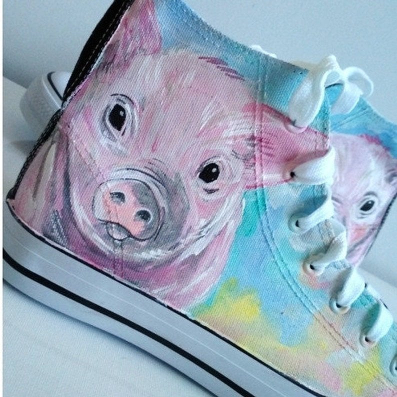 Benutzerdefinierte Handgemalte Schweinchen Kleinkind High Tops von MadCandies
