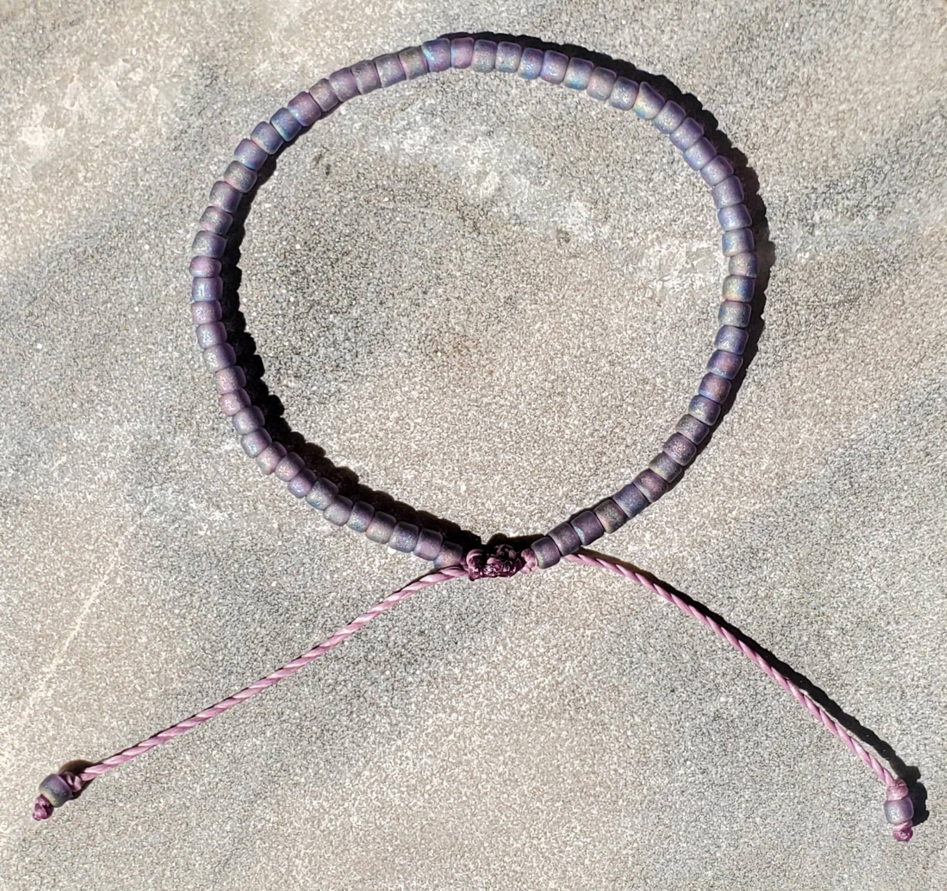 Lila Perlenarmband, Verstellbares Armband, Freundschaftsarmband, Handgemachtes Armband Lila Perlenarmband, Verstellbares Armband, Freundschaftsarmband, Handgemachtes Armband von MadColorJewelry