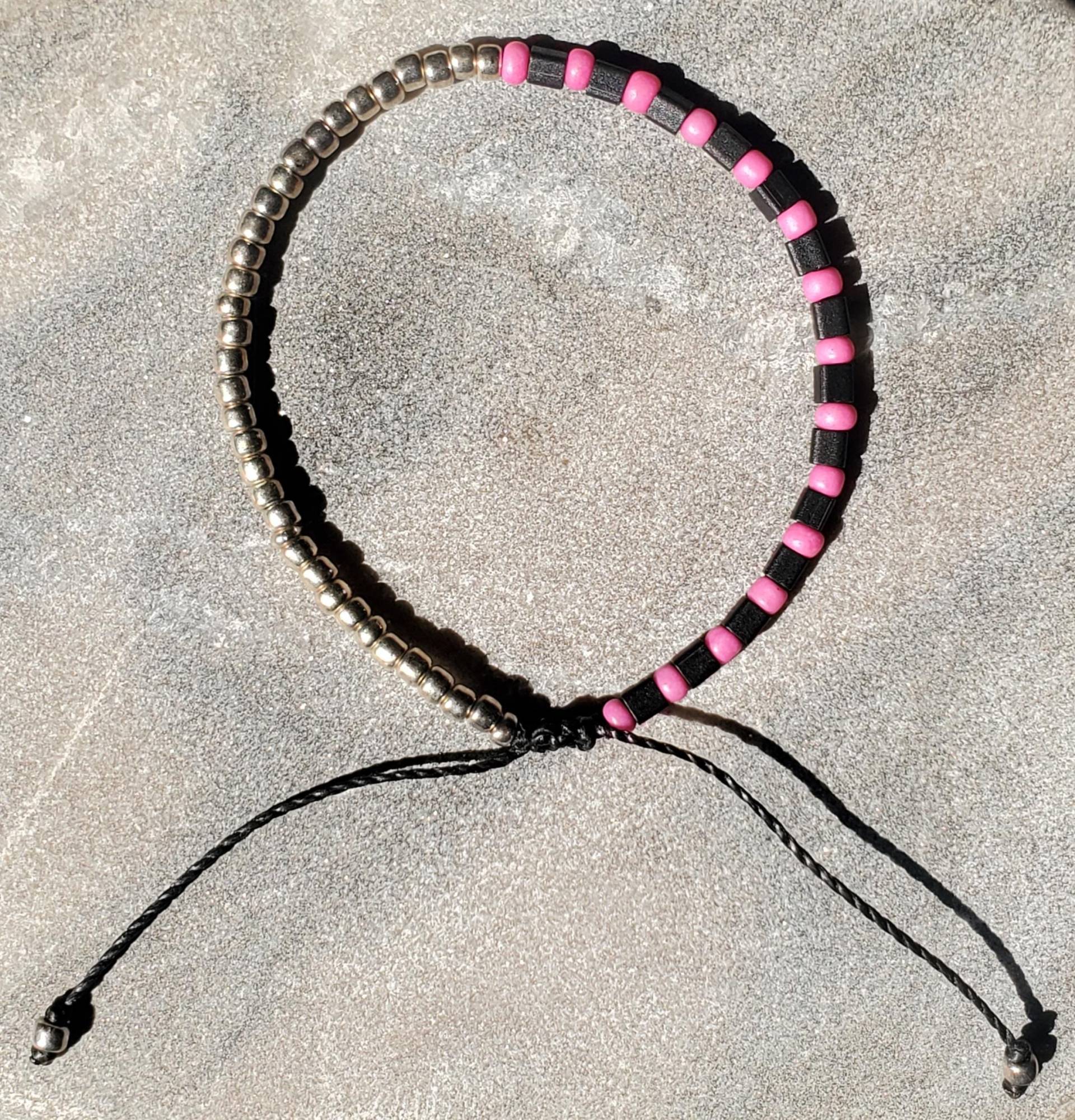 Rosa Perlenarmband, Verstellbares Armband, Freundschaftsarmband, Handgemachtes Armband Rosa Perlenarmband, Verstellbares Armband, Freundschaftsarmband, Handgemachtes Armband von MadColorJewelry