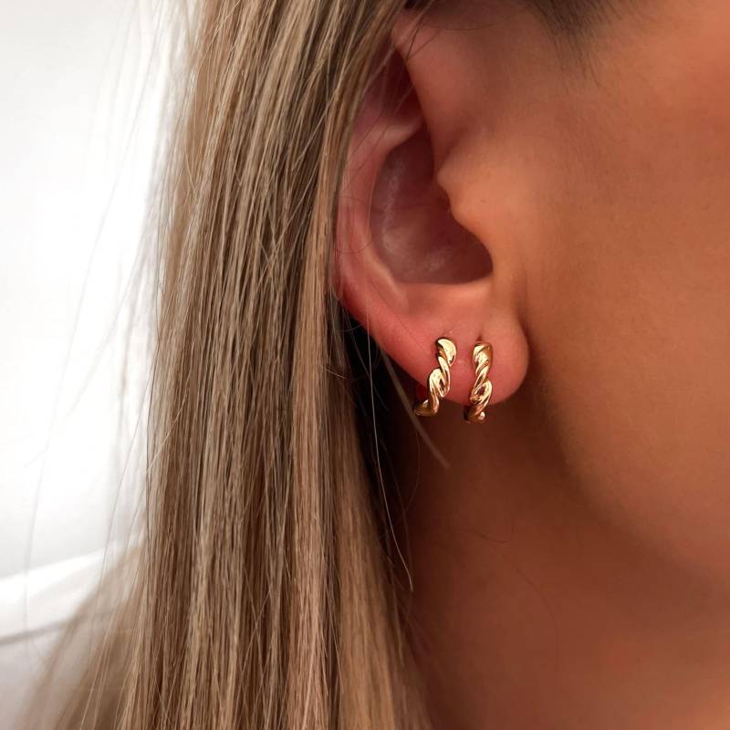 Geflochtene Creolen - Goldene Minimalistisch Handgefertigter Schmuck Personalisierte Geschenke Geschenk Für Sie von MadJewelryCo