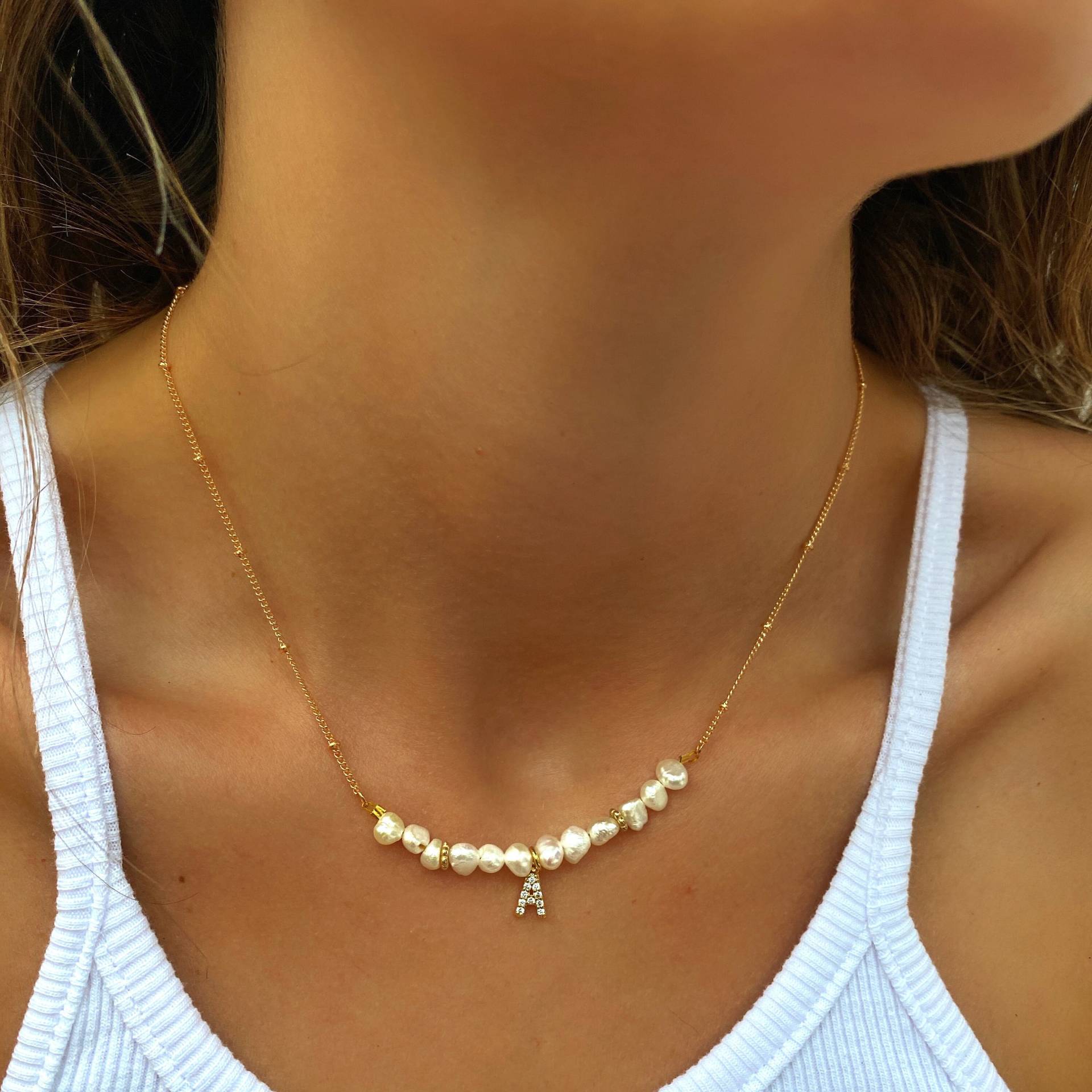 Gold Perlen Initial Halskette - Handgefertigter Schmuck Personalisierte Geschenke Geschenk Für Sie Gold Perlen Initial Halskette - Handgefertigter Schmuck Personalisierte Geschenke Geschenk Für Sie von MadJewelryCo