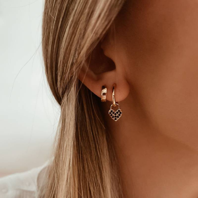 Kristall Herz Huggie Ohrringe - Baumeln Charm Zierliche Minimalistisch Personalisierte Geschenke Geschenk Für Sie von MadJewelryCo