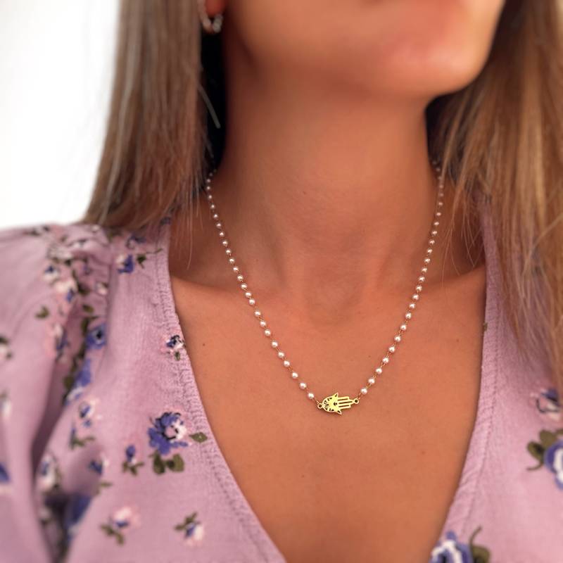 Perlenkette Mit Charm - Zarte Perlenschutzkette Handgefertigter Schmuck Personalisierte Geschenke Für Sie von MadJewelryCo