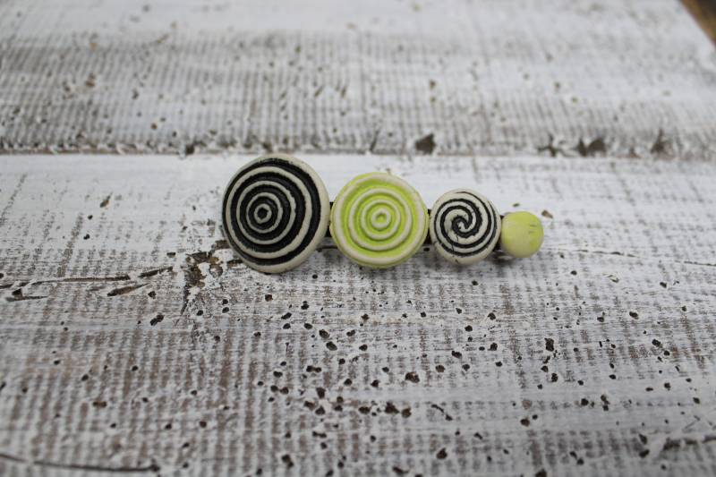Liza Handgefertigtes Porzellan Hairclip-Green Hairclip-steampunk-Hair Art-Haar-Juwelen-Keramik-Schämungsschmuck-Funky Barrette-Kalk von MadSquirrelJewelry