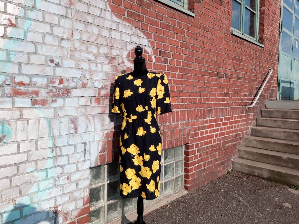 Etuikleid 100% Seide 80S Rosen von MadWomenVintageShop