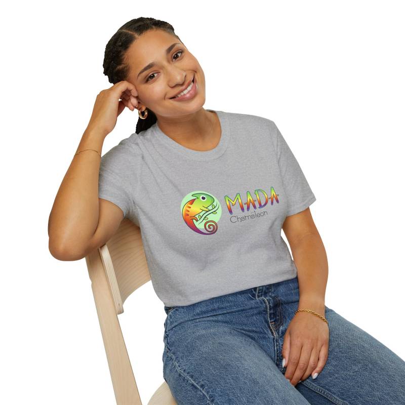 Chamäleon "Mada" T-Shirt__Madagaskar Tier-Print T-Shirts - Hochwertige Baumwolle, Comic Design, Geschenkidee Für Entdecker von MadagaskArtShop
