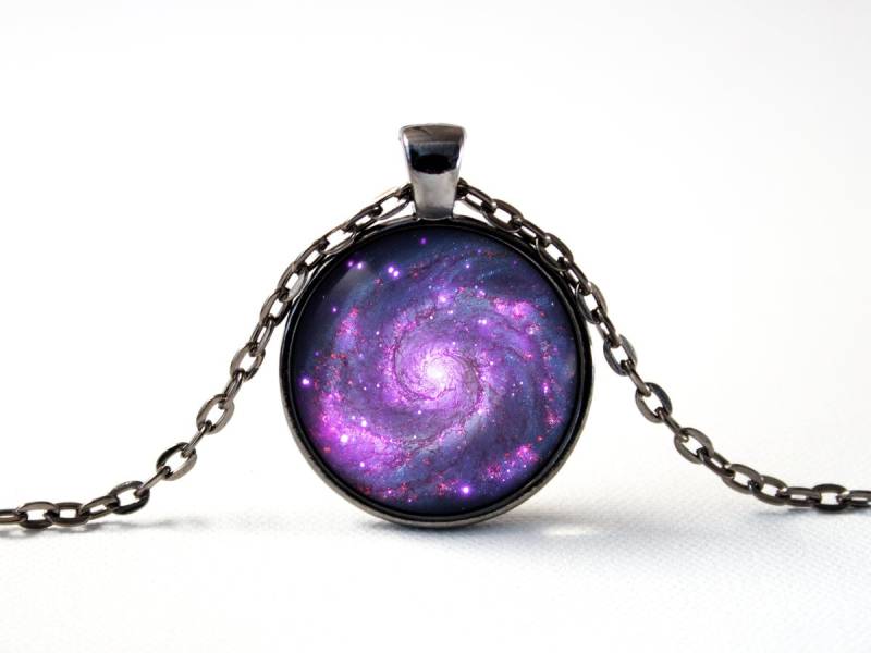 Astronomie Halskette Weltraum Schmuck Galaxy Raum Geschenk Nebula Sonnensystem Wissenschaft Kosmos Anhänger Lila von MadamIris