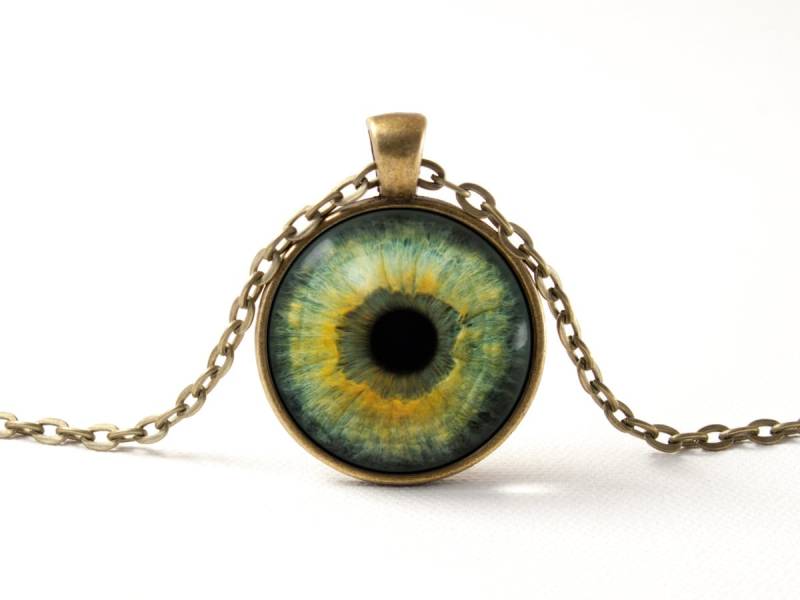 Augapfel Halskette Grünes Auge Schmuck Augenschmuck Augenoptiker Geschenk Geschenkidee Oculist Menschliches Smaragd von MadamIris