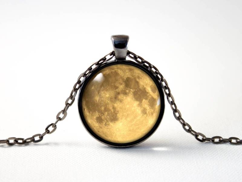 Gelber Mond Frauen Halskette Männer Mond-Anhänger Mond-Schmuck Luna Space Schmuck Weltraum Lunar Anhänger Universum Geschenke von MadamIris