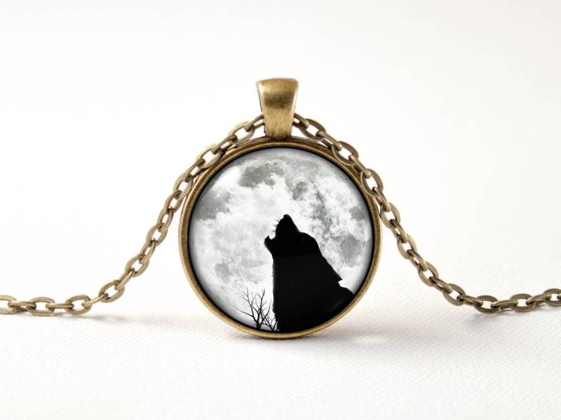 Halskette Für Ihn Frauen Anhänger Wolf Mond Geschenk Grauer Glas Space Vollmond Schmuck von MadamIris