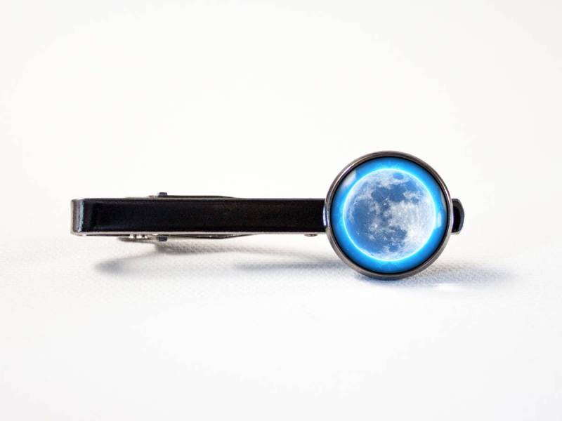 Krawattenklammer Luna Hochzeitsgeschenk Mond Krawatte Bar Hochzeitsschmuck Moon Bräutigam Geschenk Blue Weltraum Vollmond Schmuck von MadamIris