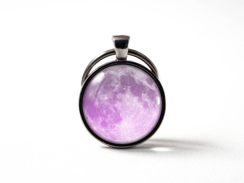 Lila Vollmond Schlüsselanhänger Mondschlüsselanhänger Mondschmuck Space Pinker Mond Mondanhänger Geschenkidee Mondkunst Luna Geschenk Für Sie von MadamIris