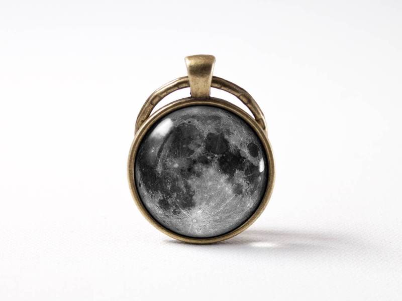 Luna Schlüsselanhänger Geschenk Für Sie Ihn Grauer Vollmond Mond Schmuck Space Anhänger Geschenkidee Kunst von MadamIris