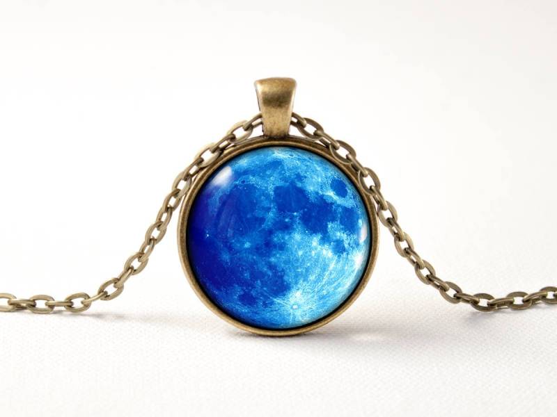 Mond Halskette Anhänger Schmuck Vollmond Universum Blauer Sonnensystem Geschenk Kunst von MadamIris