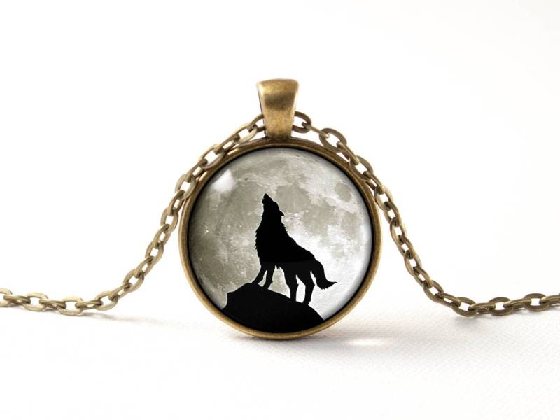 Wolf Halskette Grauer Mond Glas Anhänger Für Ihn Frauen Geschenk Space Vollmond Schmuck von MadamIris