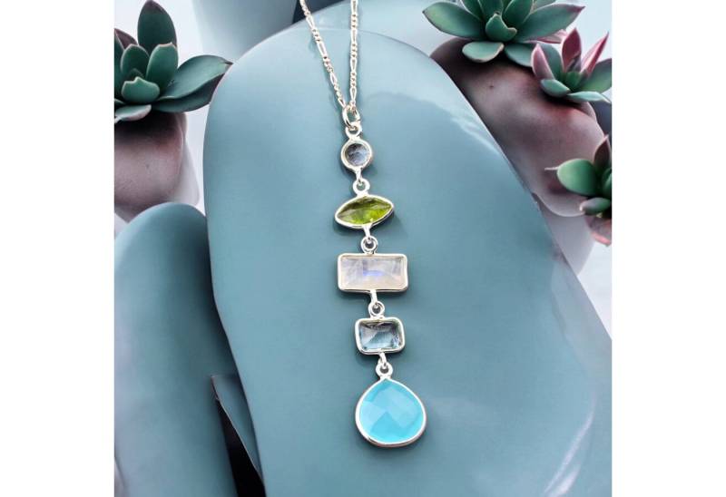 MadamLili Kette mit Anhänger Multi Edelstein Halskette mit Aquamarin, Chalcedon, Peridot, Mondstein von MadamLili