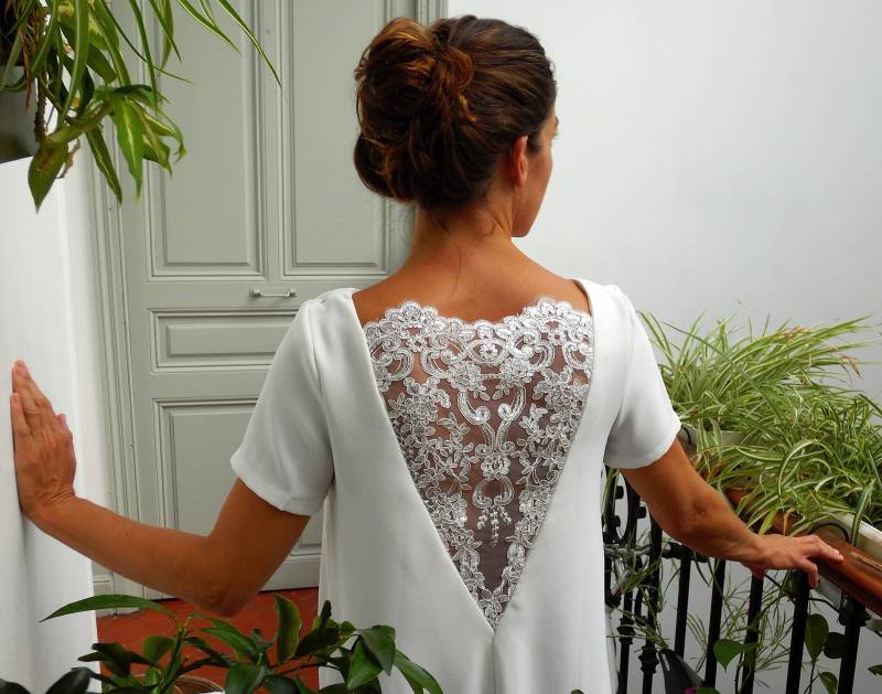 Anna Kurzes Brautkleid Für Standesamtliche Trauung, Standesamt, Lebenspartnerschaft. Rückenfreies Kleid Aus Weißer Spitze. Maßgeschneiderte Kleidung Anna Kurzes Brautkleid Für Standesamtliche Trauung, Standesamt, Lebenspartnerschaft. Rückenfreies Kleid Aus Weißer Spitze. Maßgeschneiderte Kleidung von MadameChabada