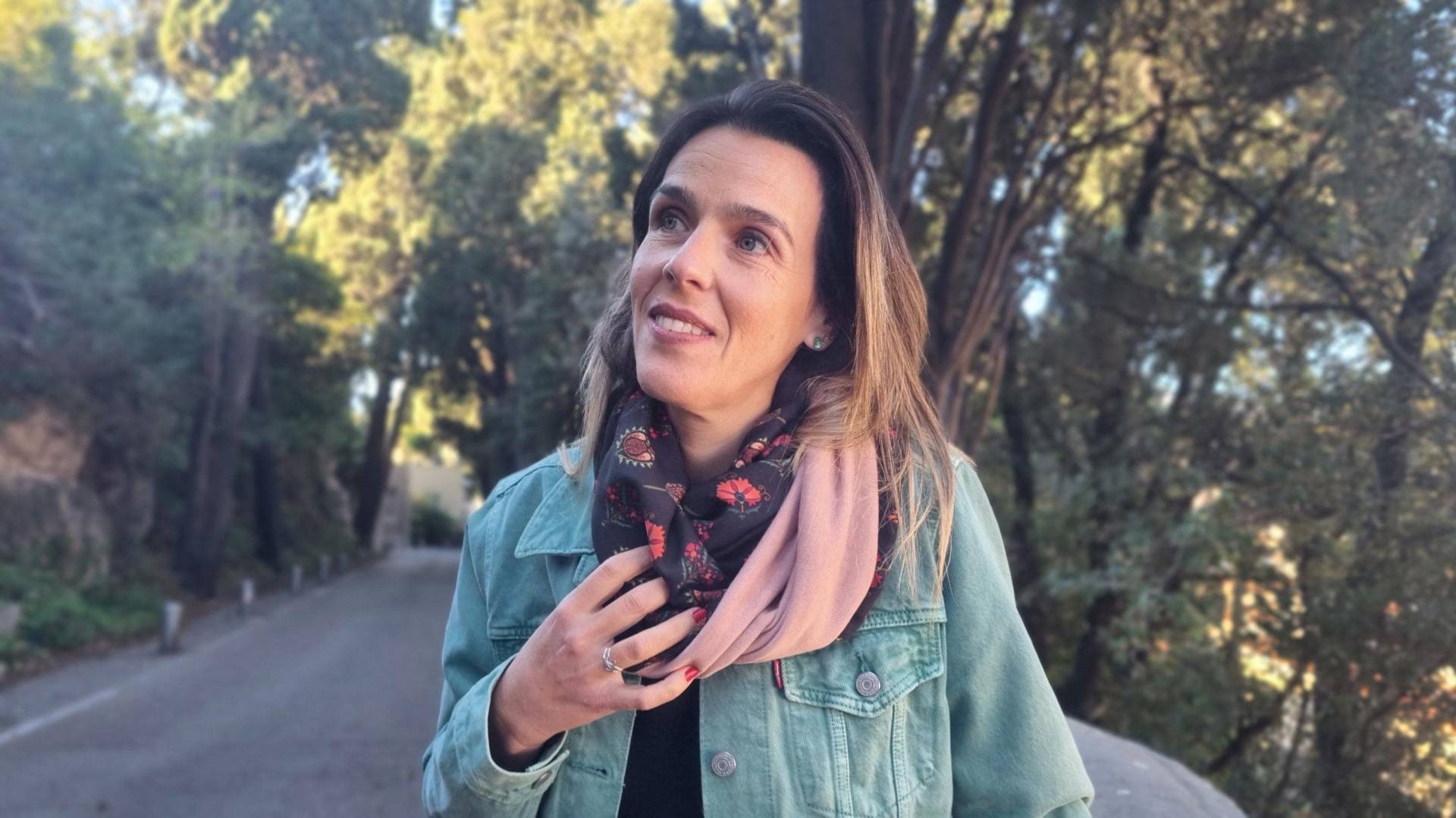 Damen-Schal Mit Blumenmuster Auf Schwarzem Grund Und Weichem Strickmaterial, Infinity-Schal, Perfekt Als Weihnachtsgeschenk von MadameChabada