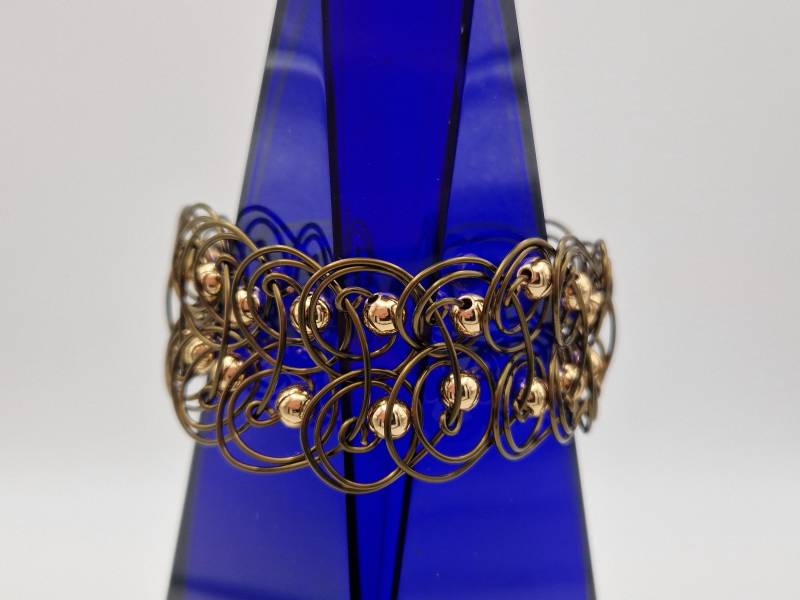 Drahtdesign Armband, "Antik-Bronze" Mit Goldperlen | 14 Karat Und Magnetverschluss, Handgemachtes Unikat, Versand Aus Deutschland Drahtdesign Armband, "Antik-Bronze" Mit Goldperlen | 14 Karat Und Magnetverschluss, Handgemachtes Unikat, Versand Aus Deutschland von MadameClayTon