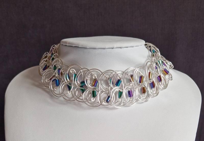 Silber-Halsband Mit Hämatit-Perlen in Regenbogenfarben, Drahtkunst Aus Deutschland, Handgeflochtenes Unikat Silber-Halsband Mit Hämatit-Perlen in Regenbogenfarben, Drahtkunst Aus Deutschland, Handgeflochtenes Unikat von MadameClayTon