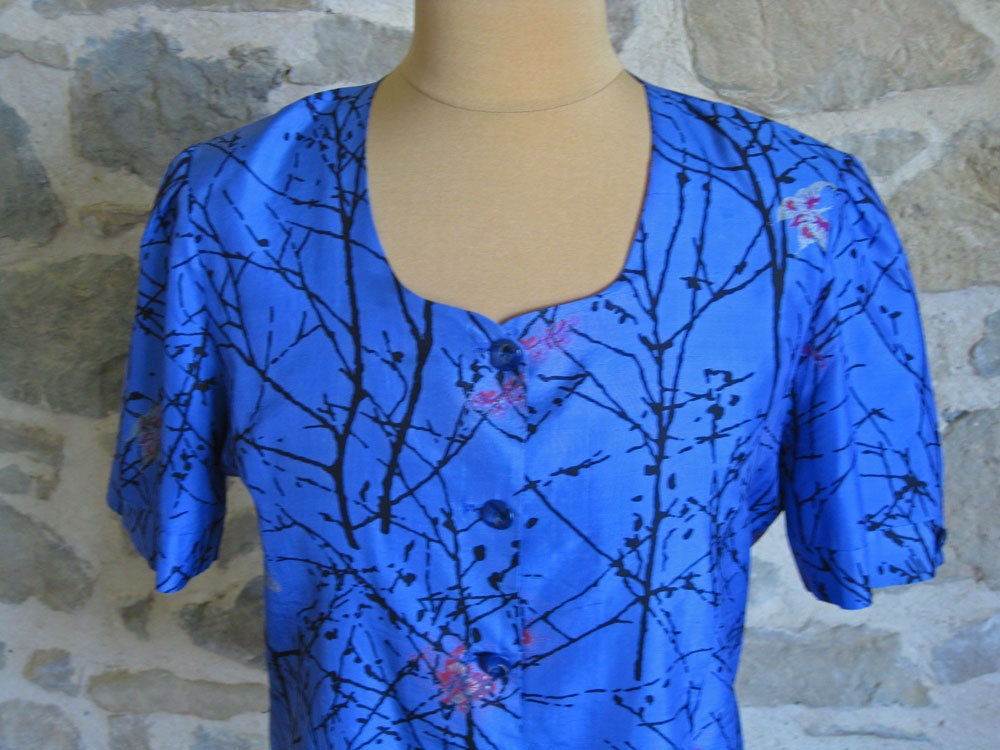 80Er Blaue Seidenbluse, Vintage Handgemachtes Top Mit Schmetterlingsprint, Große Größe 80Er Blaue Seidenbluse, Vintage Handgemachtes Top Mit Schmetterlingsprint, Große Größe von MadameHulla
