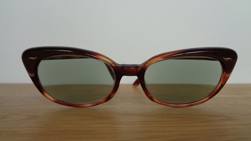 Katzen Auge Sonnenbrille Im Original-Gehäuse Katzen Auge Sonnenbrille Im Original-Gehäuse von MadameHulla