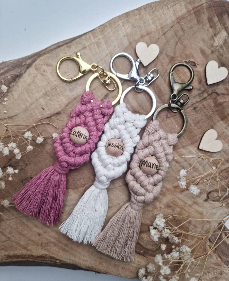 Makramee Schlüsselanhänger Personalisiert, Anhänger Mit Gravur, Personalisiert von MadameMacramella