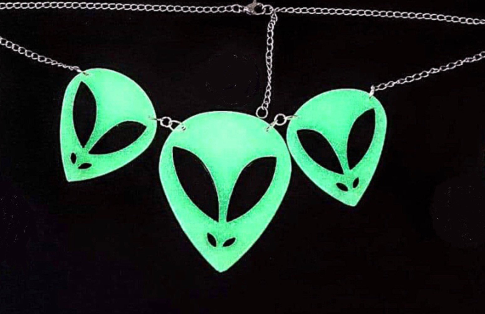 Alien Halskette, Leuchtende Einzigartiges Geschenk, Schmuck. Aussenseiter, Nerd, Sci-Fi. Limitierte Auflage Alien Halskette, Leuchtende Einzigartiges Geschenk, Schmuck. Aussenseiter, Nerd, Sci-Fi. Limitierte Auflage von MadameMagpieByBea