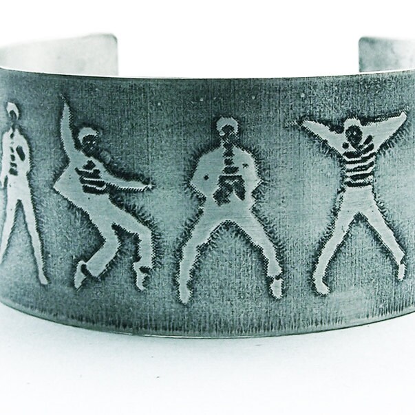 Jailhouse Rock - Memphis Stil 50Er Jahre N " Roll Manschette Armband Geätzten Metall Bräutigam Geschenk von MadamePoindextra