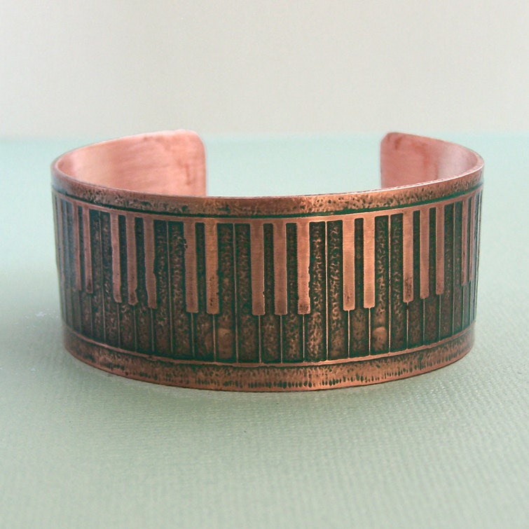 Kitzeln Der 88 - Geätzte Kupfer Klaviertastatur Manschette Armband von MadamePoindextra