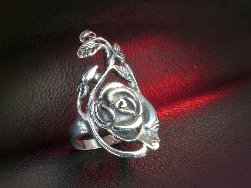 Gothic Sterling Silber Rose Ring Damen Blumenschmuck von MadaraJewelry