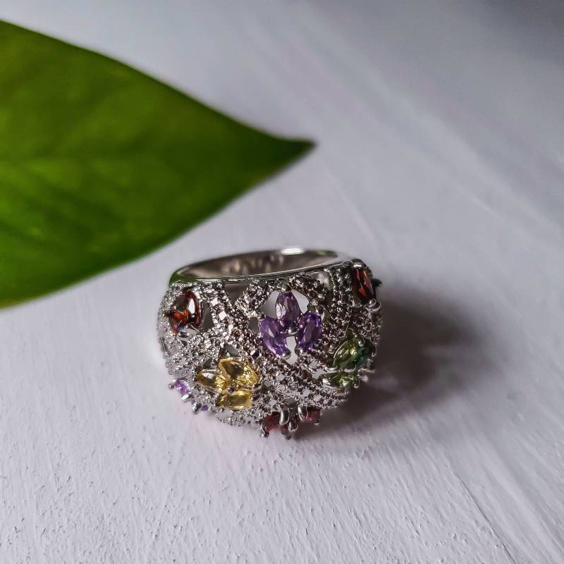 Silber Vintage Mehrfarbiger Edelstein Farbiger Statement Ring, Größe 7 Antik Mutter Ring von MadarinaStudio