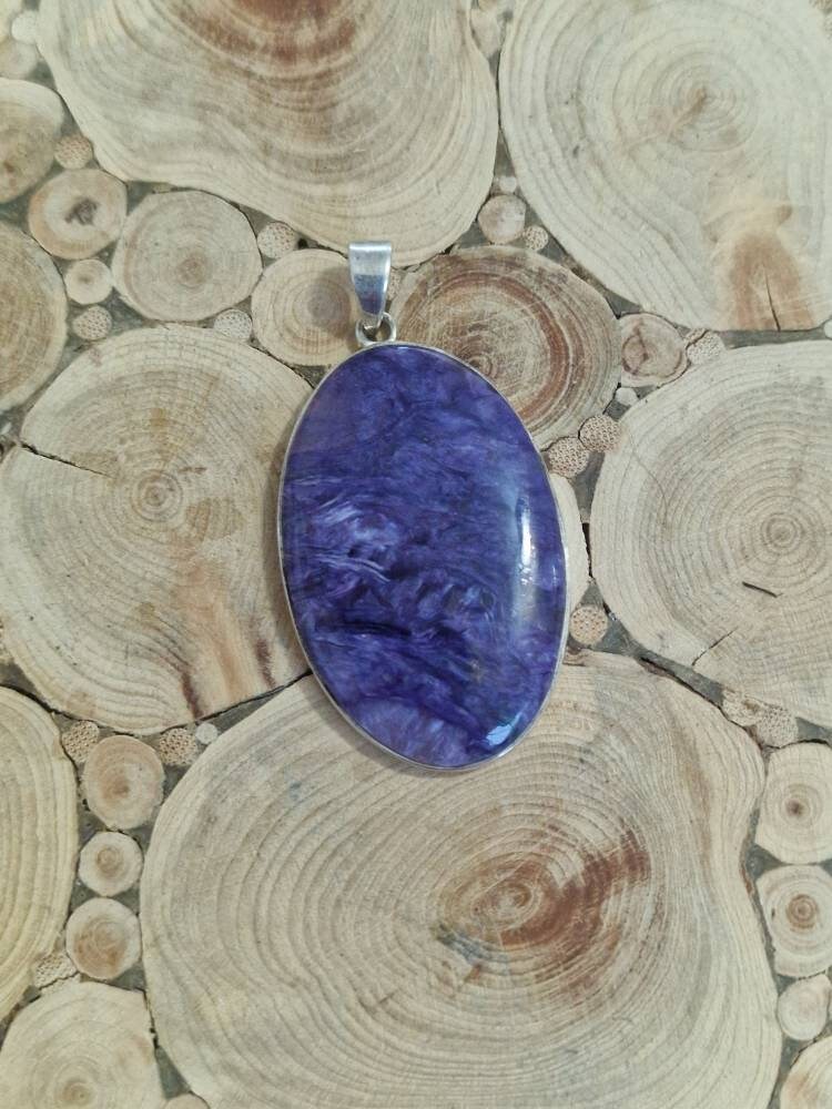 Charoit Schmuck Anhänger, Halskette. Großer Dunkellila Anhänger in Aaa-Qualität Charoit Schmuck Anhänger, Halskette. Großer Dunkellila Anhänger in Aaa-Qualität von MaddoggDesigns
