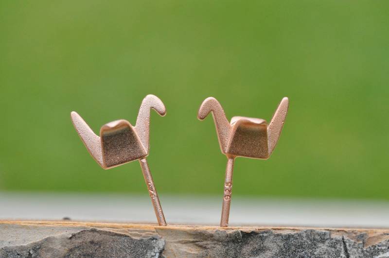 sterlingsilber Gold Matt Origami Kranich Ohrringe, Origami-Schmuck, Ohrringe Kranich, Papier Kran von MaddyandSamJewelry