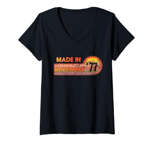 Damen Hergestellt im November 1977 Awesome Since 1977 Geburtstag Vintage T-Shirt mit V-Ausschnitt Damen Hergestellt im November 1977 Awesome Since 1977 Geburtstag Vintage T-Shirt mit V-Ausschnitt von Made In November 1977 Awesome since 1977 birthday