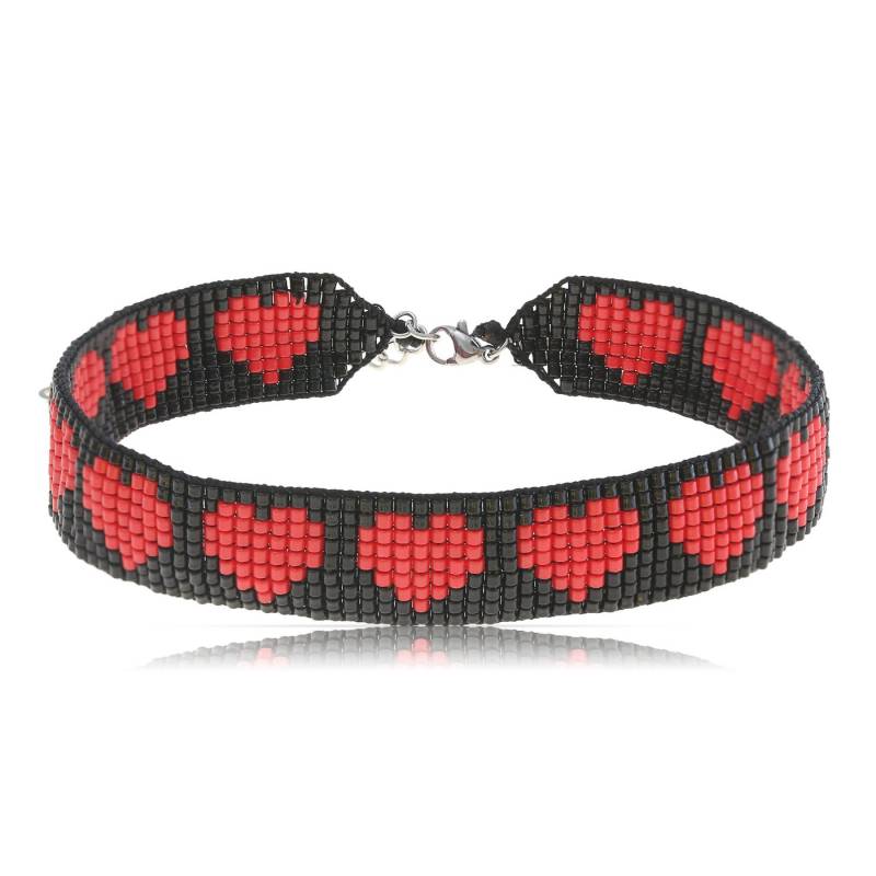 Made by Nami Perlenkette Damen Choker Kette schwarz mit Herzperlen verstellbar Boho-Stil, aus Perlen – mit Verlängerung – sommerlich – auffälliger Stil von Made by Nami
