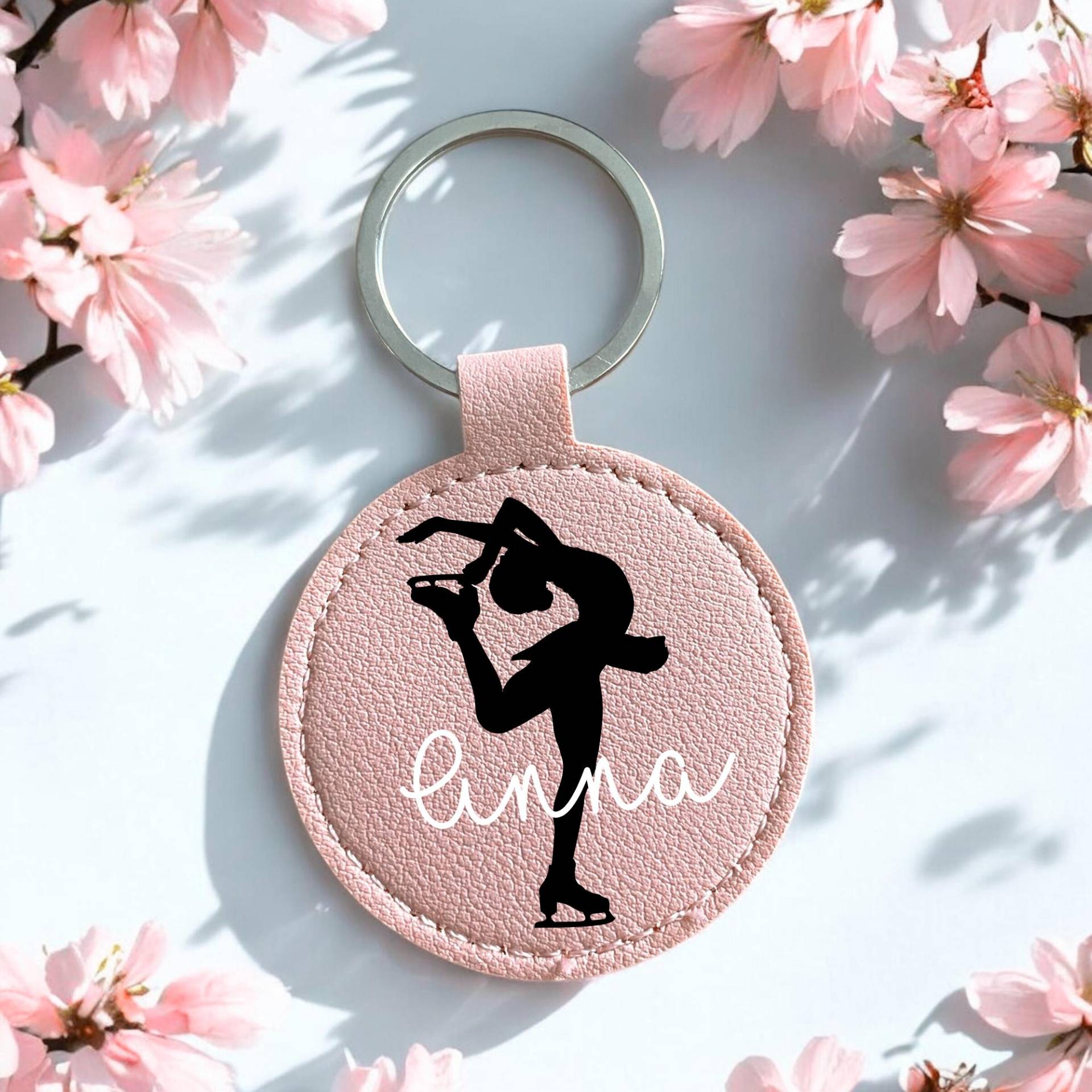 Personalisierter Eiskunstlauf Schlüsselanhänger Mit Namen & Silhouette - Geschenk Für Mädchen, Eisläuferin, Sportlerin von MadeByAnnK