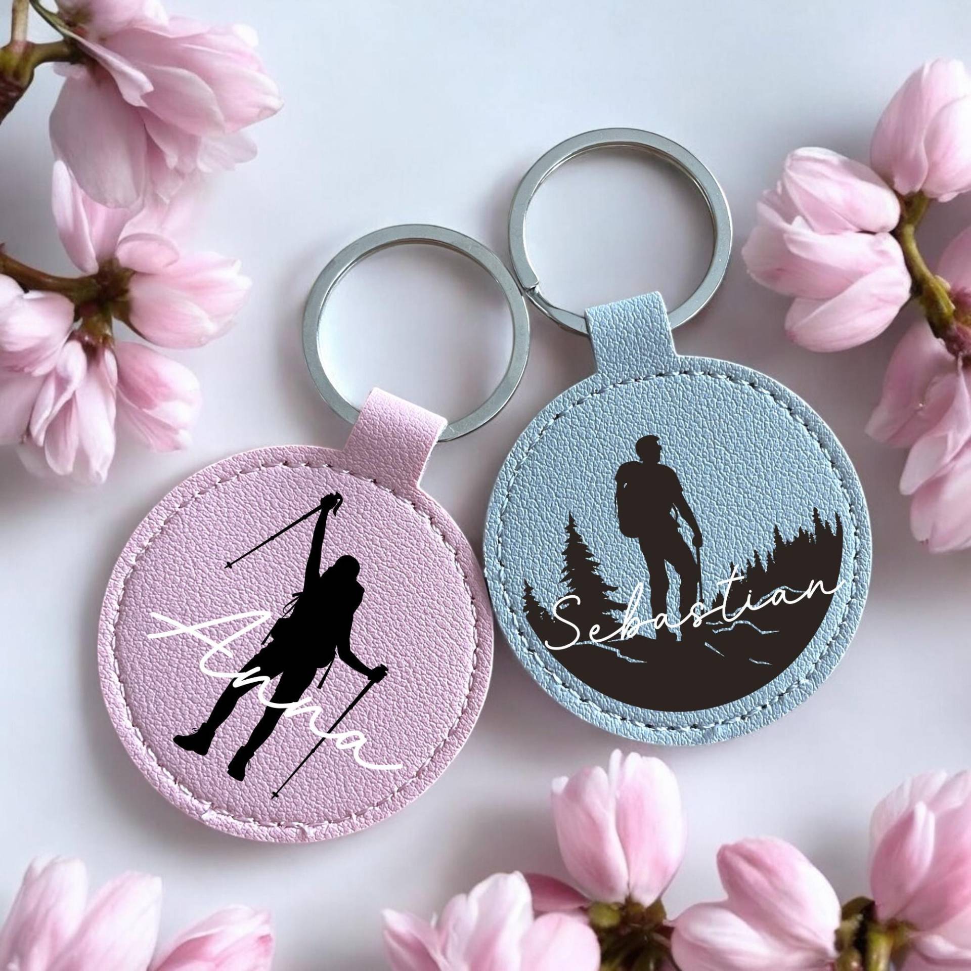 Personalisierter Wander Schlüsselanhänger - Geschenk Für Wanderer & Bergliebhaber Outdoor Mit Namen Hiking Accessoire von MadeByAnnK