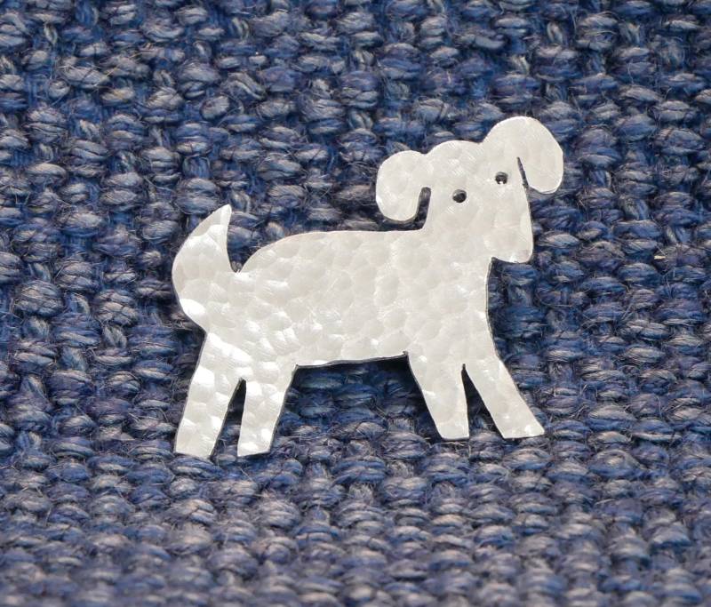 Hundebrosche Aus Recyceltem Aluminium. Leicht Und Nicht Trüb Hundebrosche Aus Recyceltem Aluminium. Leicht Und Nicht Trüb von MadeByCarolineShop
