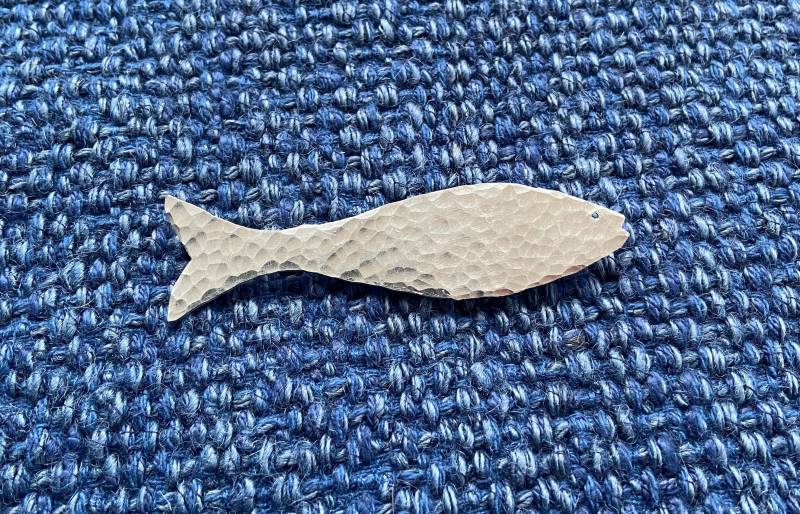 Silber Recycled Aluminium-Fisch-Brosche. Leicht Und Nicht Trüb von MadeByCarolineShop