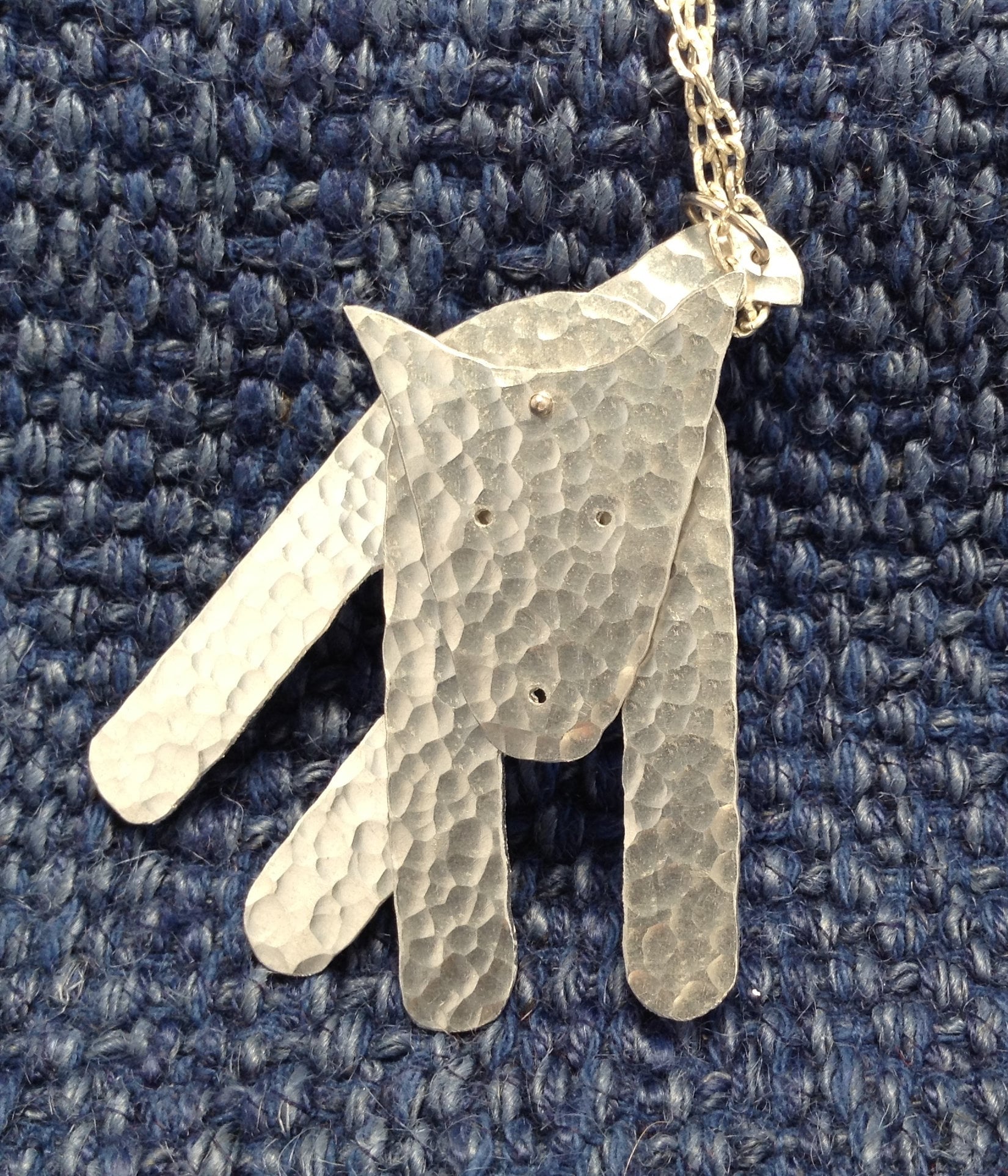 Silber Recycled Aluminium Hunde Brosche Oder Halskette. Gelenkig. Leicht Und Anlaufgeschützt Silber Recycled Aluminium Hunde Brosche Oder Halskette. Gelenkig. Leicht Und Anlaufgeschützt von MadeByCarolineShop