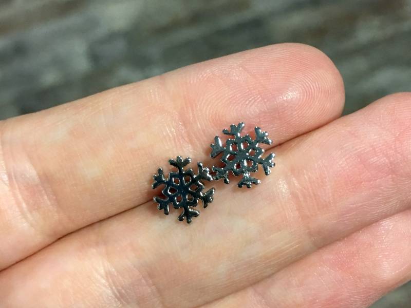 Filigrane Silberfarbene Ohrstecker "Schneeflocke" von MadeByChristineNL