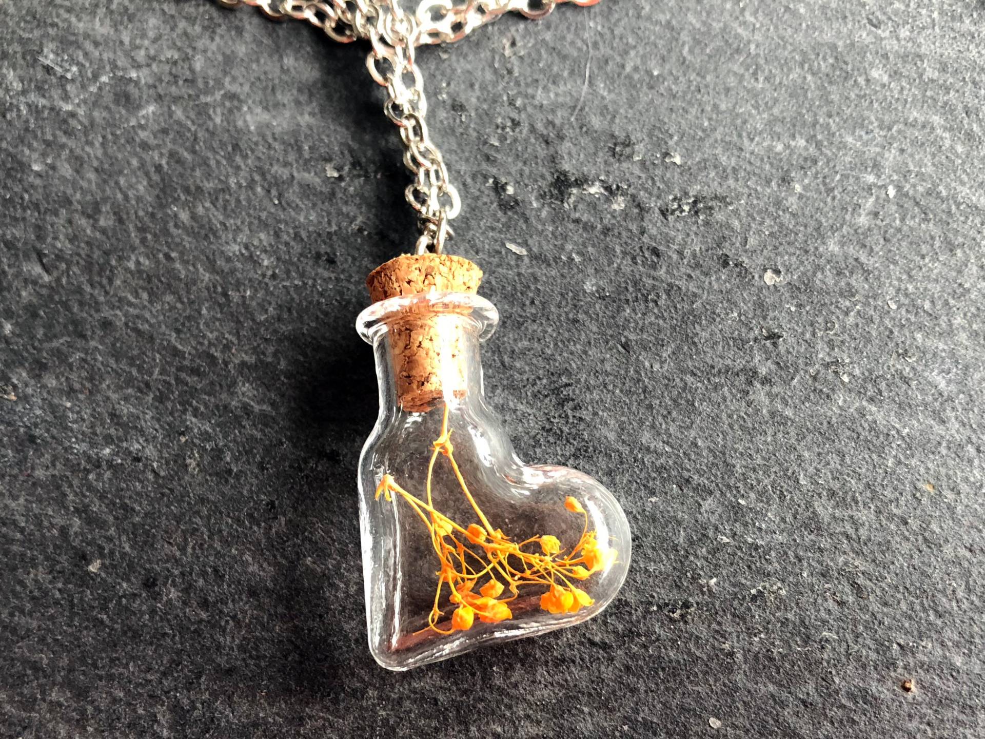 Kette Mit Echten Blüten Kette Mit Echten Blüten von MadeByChristineNL
