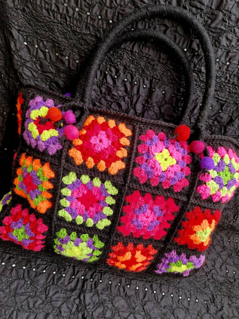 Kunterbunte Grannytasche Kunterbunte Grannytasche von MadeByErnestine