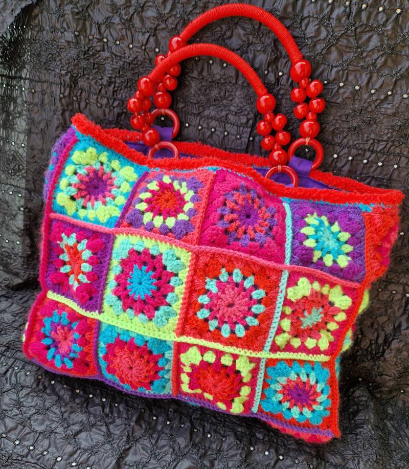 Kunterbunte Grannytasche Kunterbunte Grannytasche von MadeByErnestine