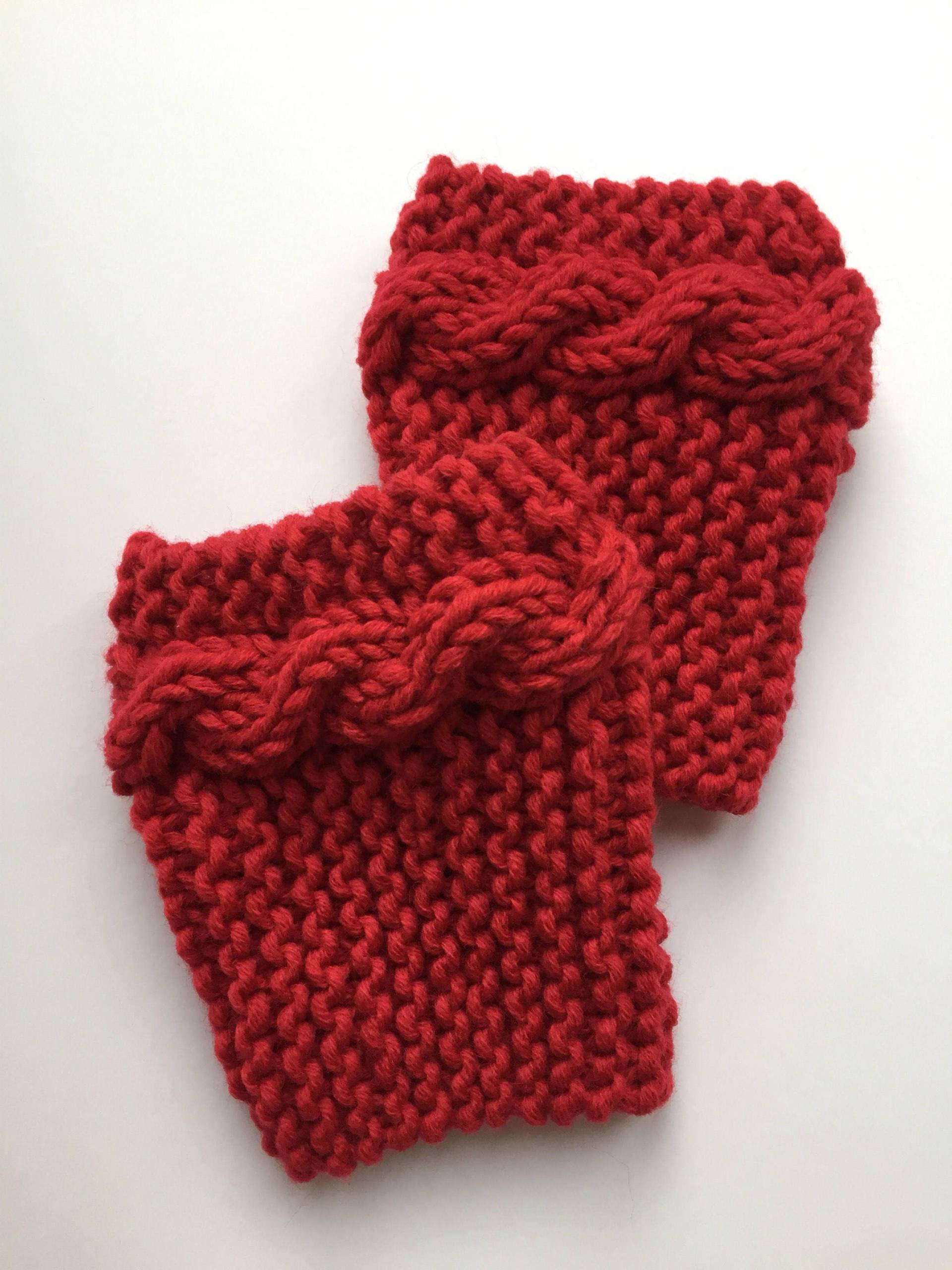 Kinder Stulpen - Rote Stiefel Manschetten Handgestricktes Fuß Accessoire 3 Bis 8 Jahre Alte Stiefelmanschette Versandfertig von MadeByFaberdasheree