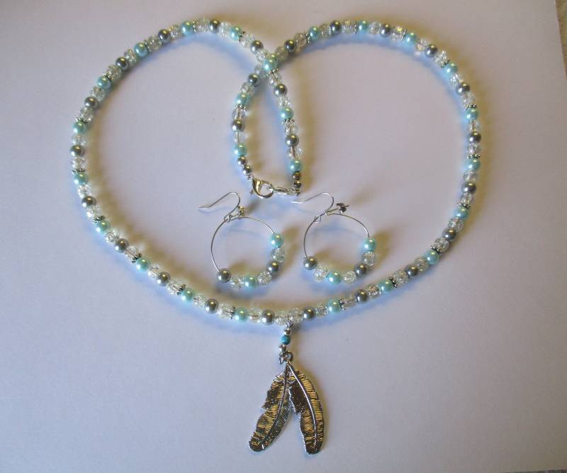 Aqua Grün & Grau Perlen Halskette Mit Passenden Ohrstecker - # 559 Aqua Grün & Grau Perlen Halskette Mit Passenden Ohrstecker - # 559 von MadeByGoldie