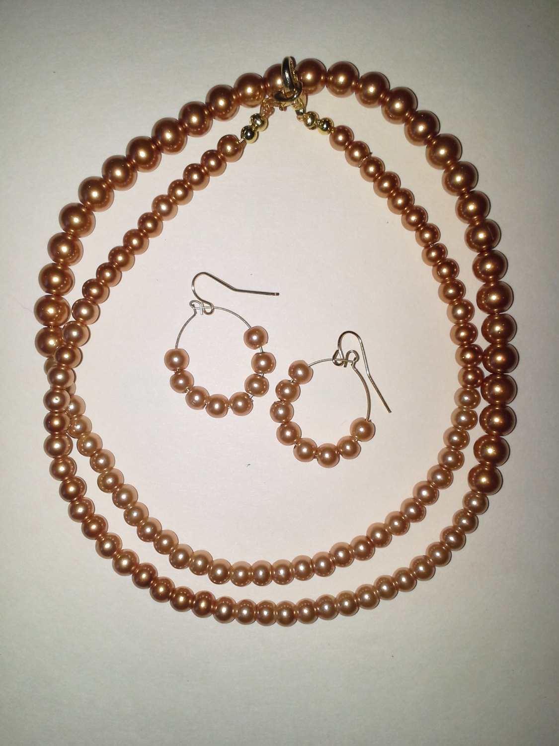 Atemberaubende Mittlere Gold Perlen Halskette Mit Passenden Ohrringen # 267 Atemberaubende Mittlere Gold Perlen Halskette Mit Passenden Ohrringen # 267 von MadeByGoldie