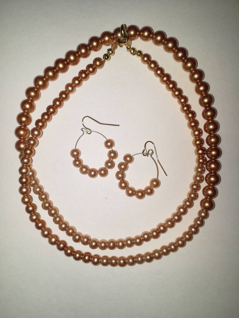 Atemberaubende Mittlere Gold Perlen Halskette Mit Passenden Ohrringen # 267 Atemberaubende Mittlere Gold Perlen Halskette Mit Passenden Ohrringen # 267 von MadeByGoldie